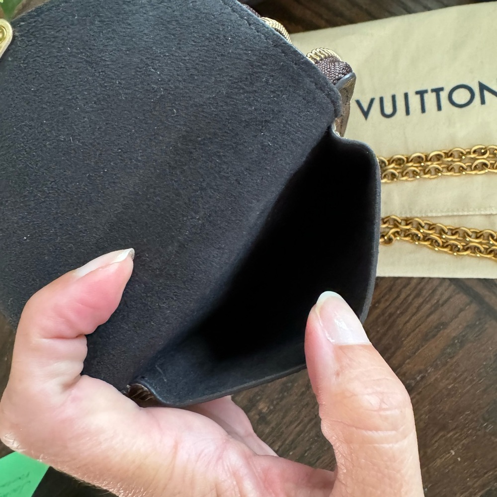Reverse Monogram Vertical Wallet - on chain - Picture 12 of 14